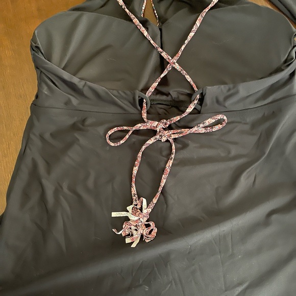 Bathing suit top with matching cover up - Picture 2 of 7